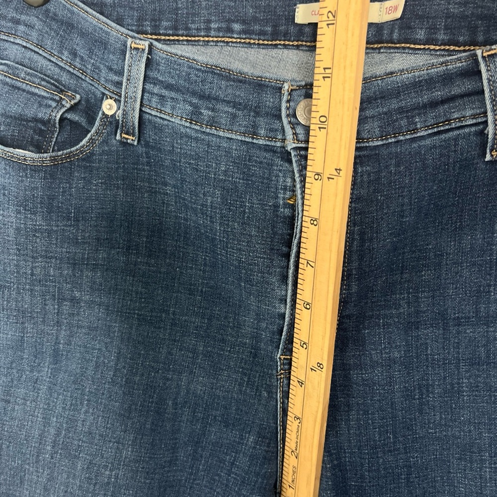 Levis Woman’s Classic Boot Cut Stretch Dark Wash Size 18W - Picture 6 of 10